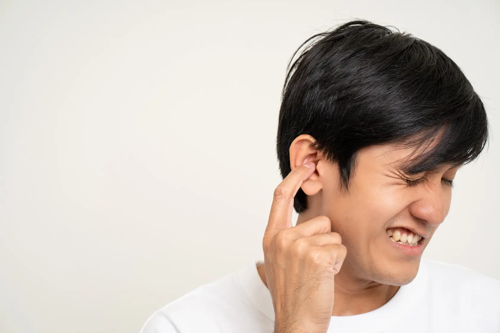 Itchy Blocked Ears: 5 Great Ways to Feel Better
