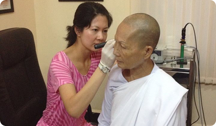 Dr Annabelle performing ear surgery at the Phnom Penh medical mission